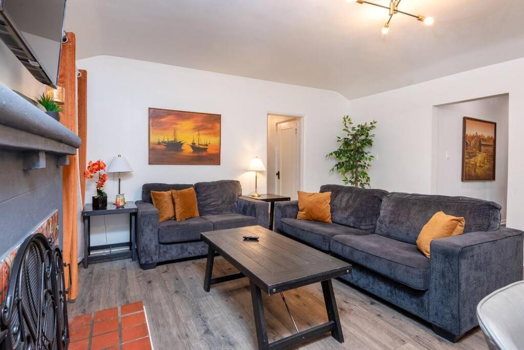 Chic And Spacious 3Br Gem In Central La Los Angeles Exterior photo
