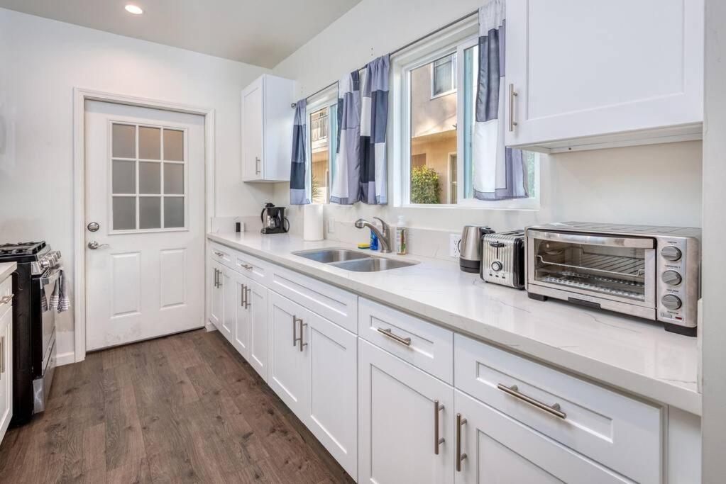 Chic And Spacious 3Br Gem In Central La Los Angeles Exterior photo